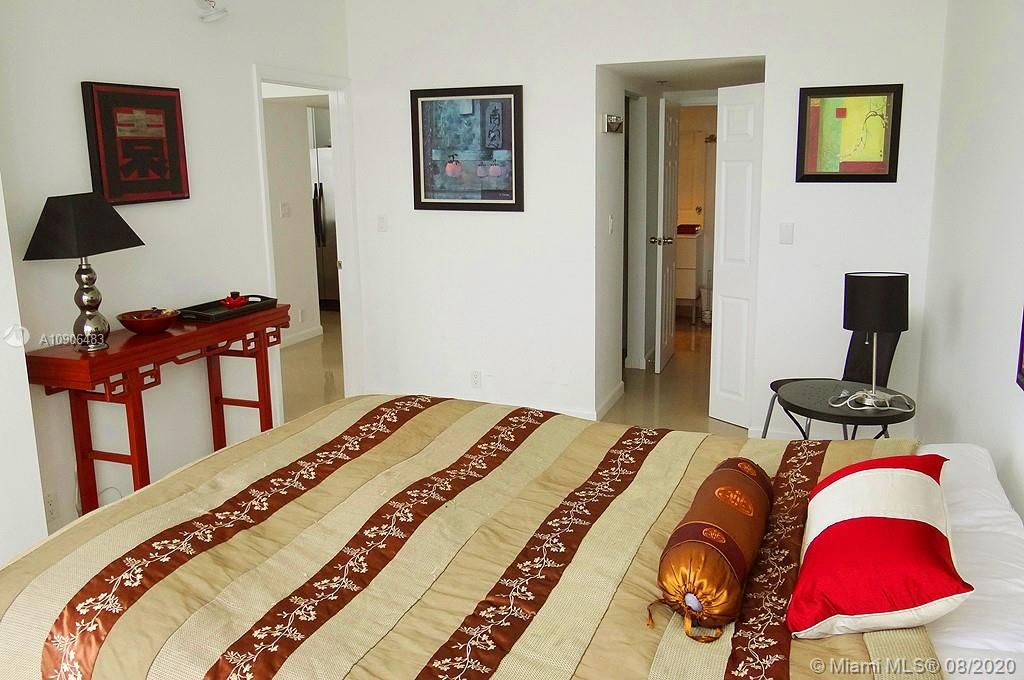 Recently Rented: $2,200 (2 beds, 2 baths, 1030 Square Feet)