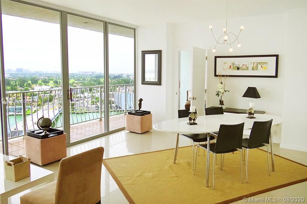 Recently Rented: $2,200 (2 beds, 2 baths, 1030 Square Feet)