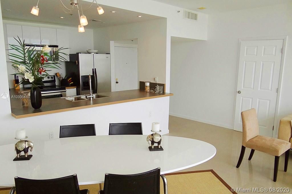 Recently Rented: $2,200 (2 beds, 2 baths, 1030 Square Feet)