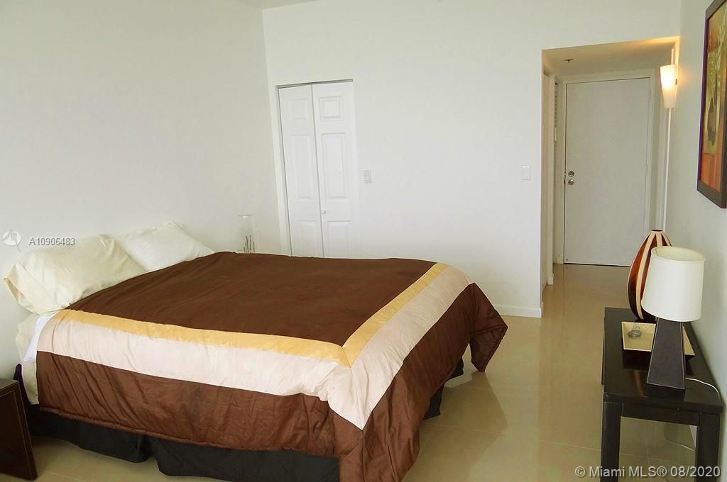 Recently Rented: $2,200 (2 beds, 2 baths, 1030 Square Feet)