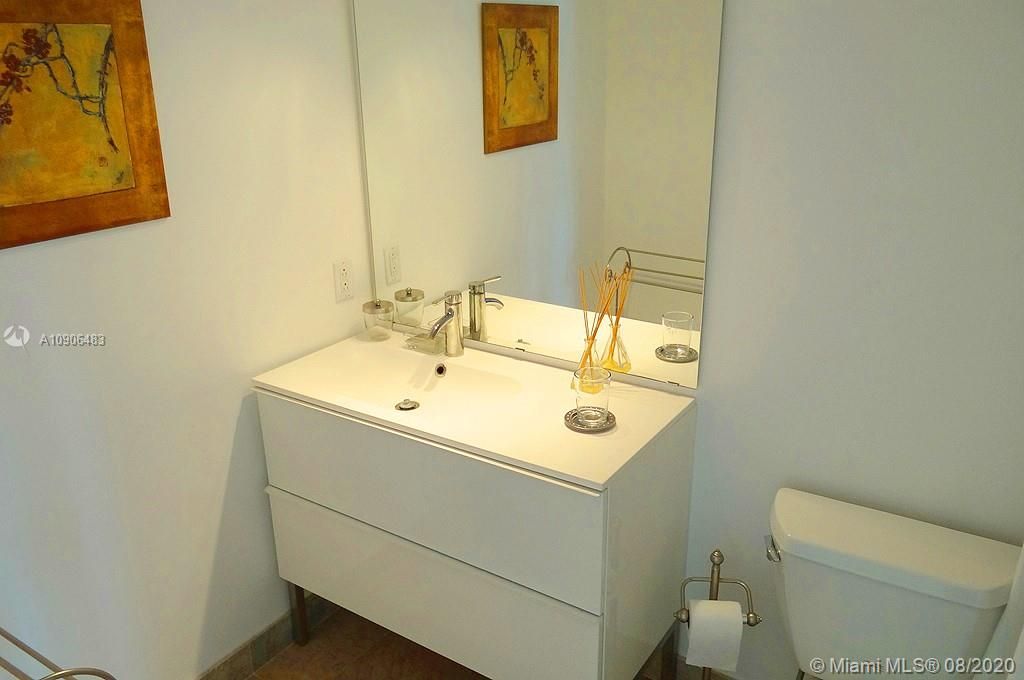 Recently Rented: $2,200 (2 beds, 2 baths, 1030 Square Feet)