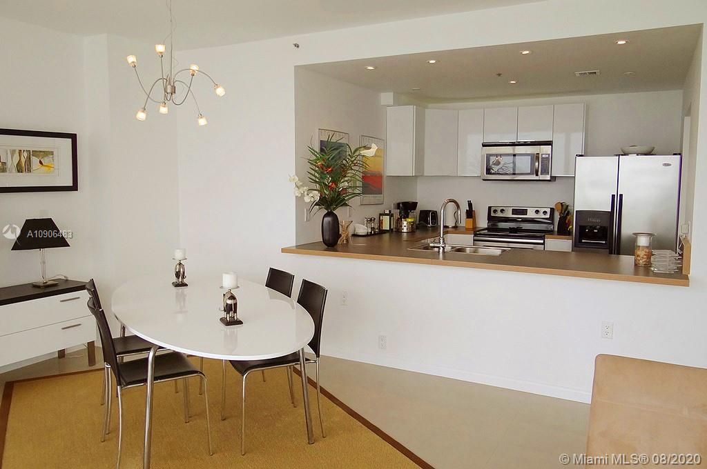 Recently Rented: $2,200 (2 beds, 2 baths, 1030 Square Feet)