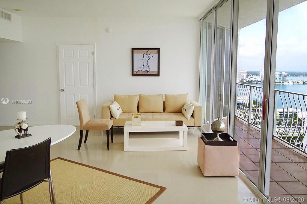 Recently Rented: $2,200 (2 beds, 2 baths, 1030 Square Feet)