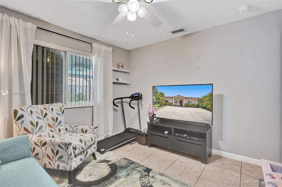 Recently Sold: $320,000 (3 beds, 2 baths, 1218 Square Feet)