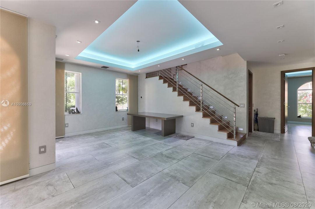 Recently Sold: $1,200,000 (5 beds, 3 baths, 3082 Square Feet)
