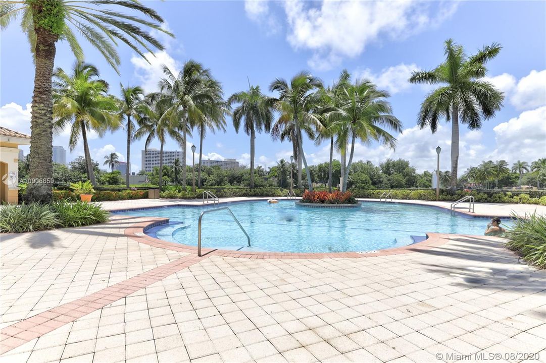 Recently Sold: $1,200,000 (5 beds, 3 baths, 3082 Square Feet)