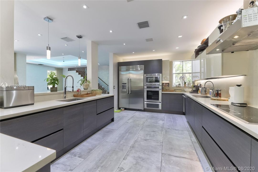 Recently Sold: $1,200,000 (5 beds, 3 baths, 3082 Square Feet)