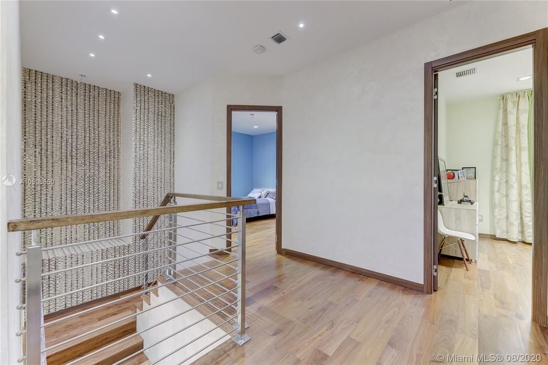Recently Sold: $1,200,000 (5 beds, 3 baths, 3082 Square Feet)