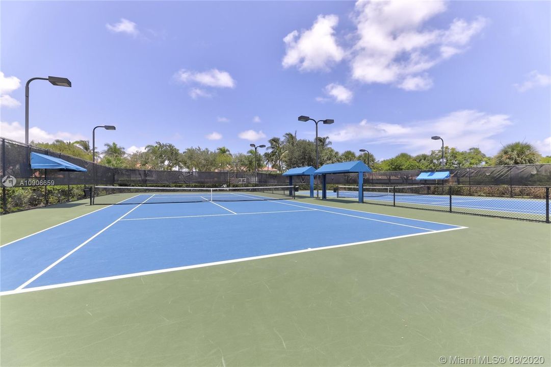Recently Sold: $1,200,000 (5 beds, 3 baths, 3082 Square Feet)
