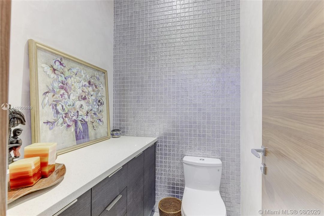 Recently Sold: $1,200,000 (5 beds, 3 baths, 3082 Square Feet)