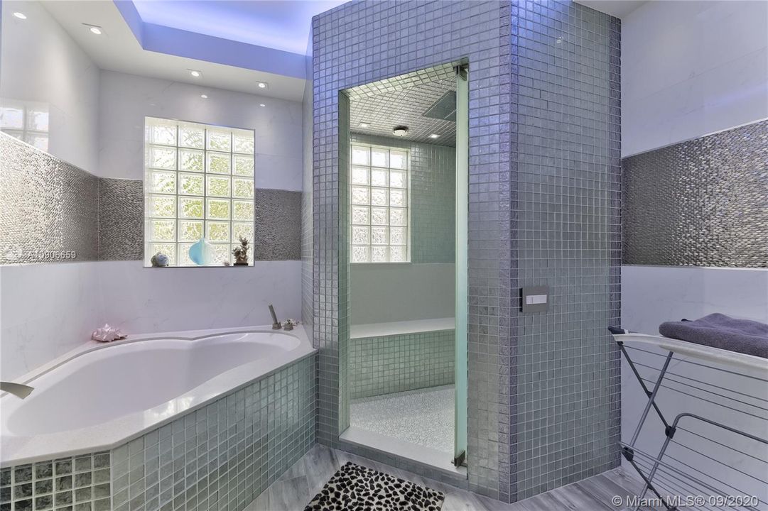 Recently Sold: $1,200,000 (5 beds, 3 baths, 3082 Square Feet)