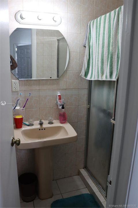Недавно продано: $387,000 (4 спален, 3 ванн, 1750 Квадратных фут)