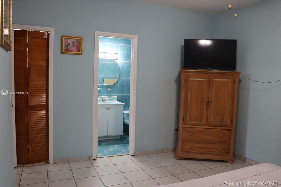 Недавно продано: $387,000 (4 спален, 3 ванн, 1750 Квадратных фут)
