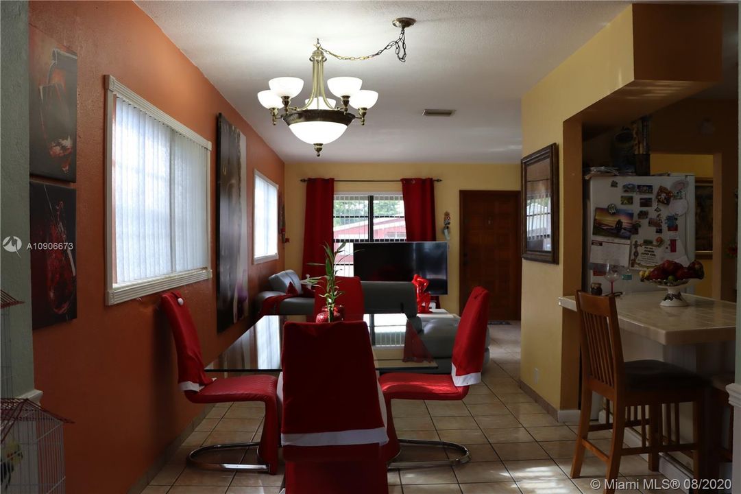 Недавно продано: $387,000 (4 спален, 3 ванн, 1750 Квадратных фут)