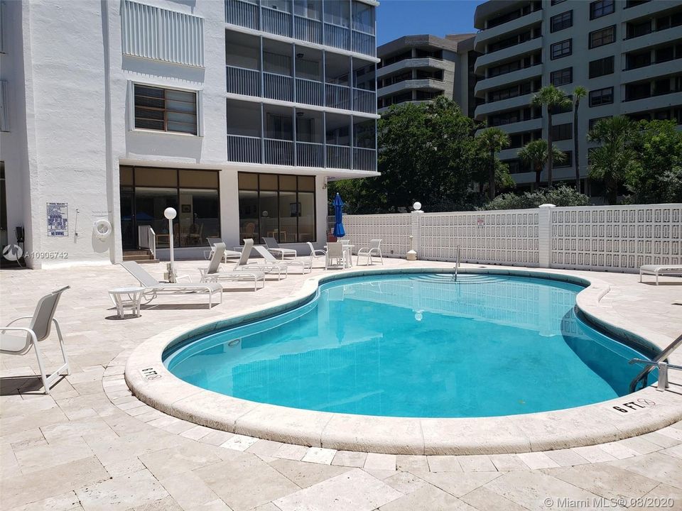 Recently Sold: $455,000 (2 beds, 2 baths, 1335 Square Feet)