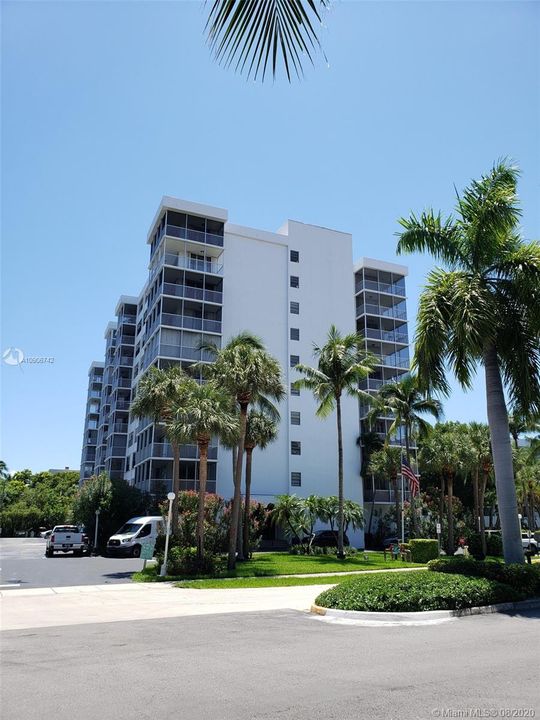 Recently Sold: $455,000 (2 beds, 2 baths, 1335 Square Feet)
