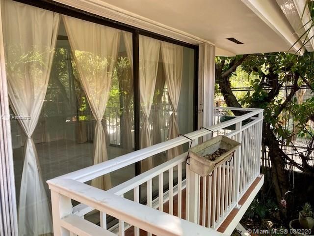 最近售出: $375,000 (2 贝兹, 1 浴室, 790 平方英尺)