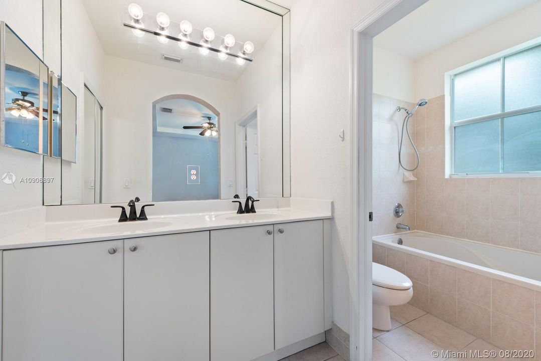 En-suite Master Bath Room w/Dial Sinks and Separate Tub/Shower/Toilet