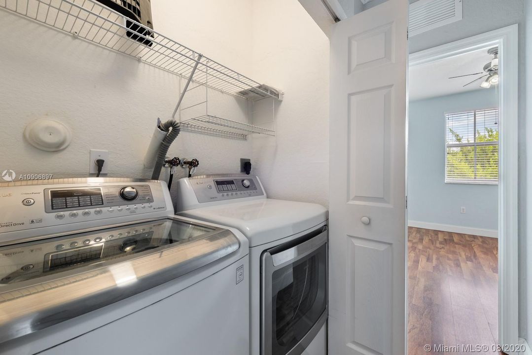 2016 Extra Large Washer & Dryer Conveniently Located on Second Floor