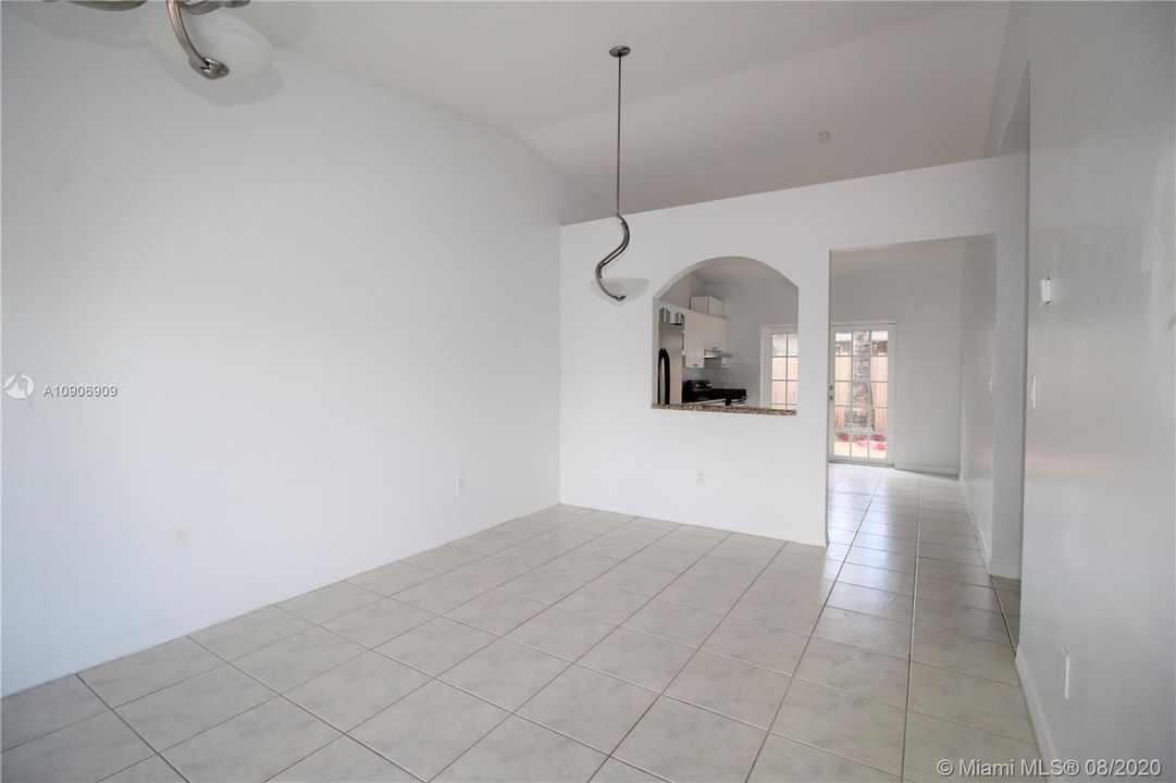 Недавно арендовано: $1,890 (3 спален, 2 ванн, 1030 Квадратных фут)