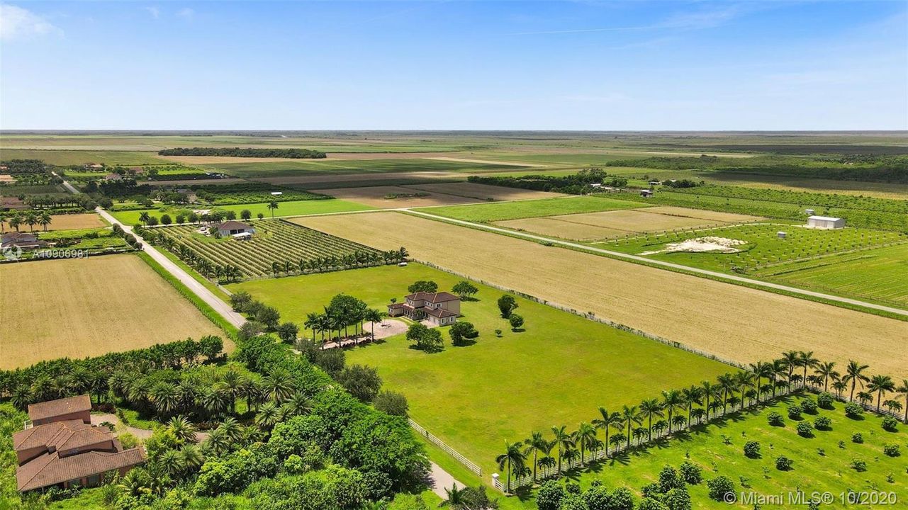 Vendido Recientemente: $805,000 (4 camas, 3 baños, 3040 Pies cuadrados)