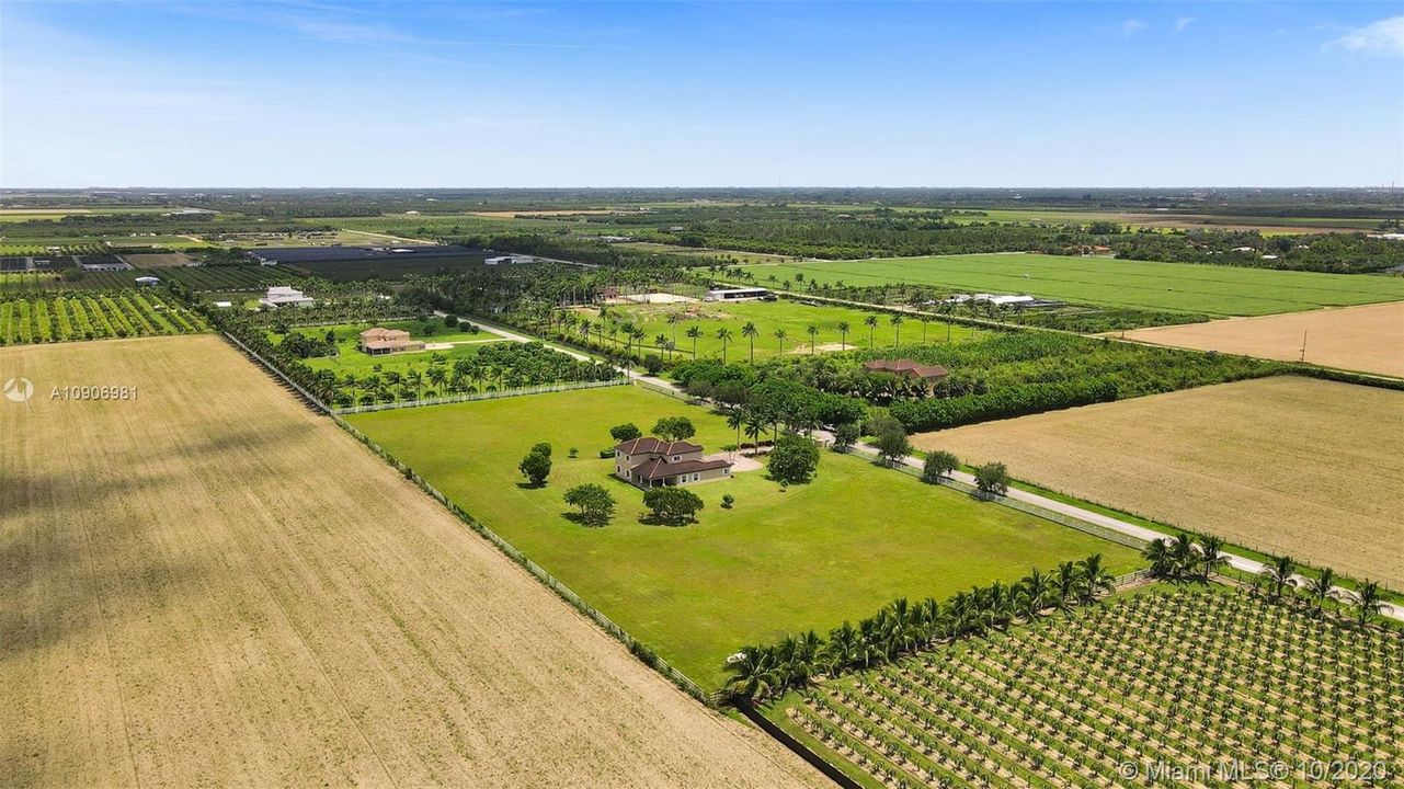 Vendido Recientemente: $805,000 (4 camas, 3 baños, 3040 Pies cuadrados)