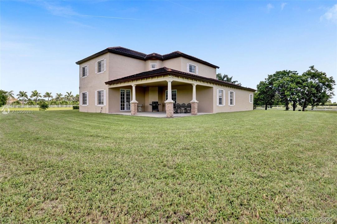 Vendido Recientemente: $805,000 (4 camas, 3 baños, 3040 Pies cuadrados)