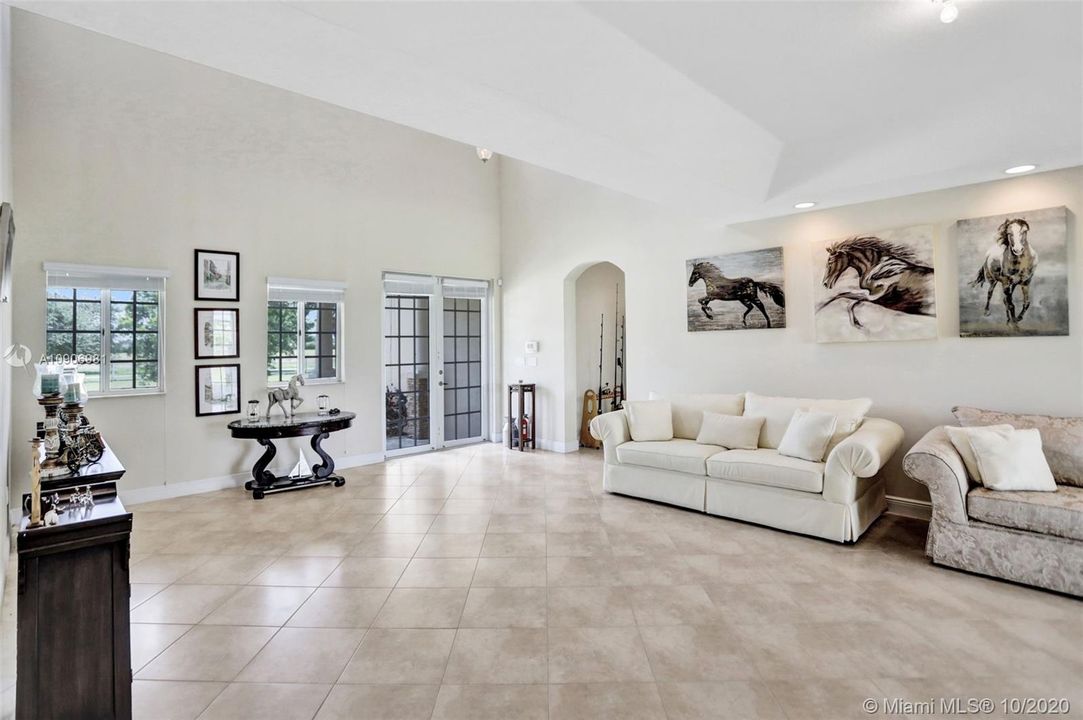 Vendido Recientemente: $805,000 (4 camas, 3 baños, 3040 Pies cuadrados)