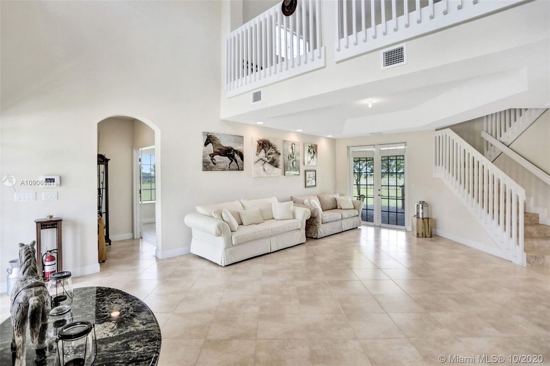 Vendido Recientemente: $805,000 (4 camas, 3 baños, 3040 Pies cuadrados)