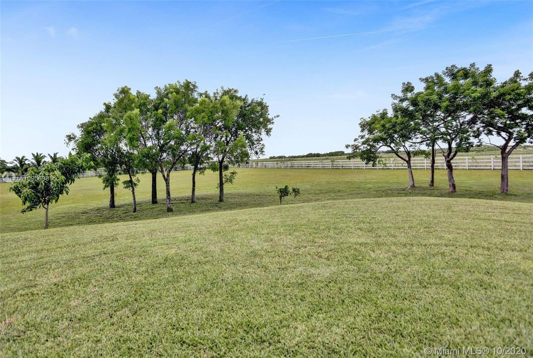 Vendido Recientemente: $805,000 (4 camas, 3 baños, 3040 Pies cuadrados)