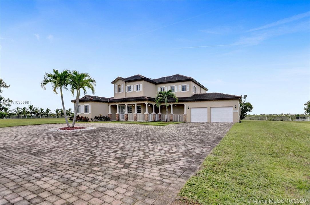 Vendido Recientemente: $805,000 (4 camas, 3 baños, 3040 Pies cuadrados)