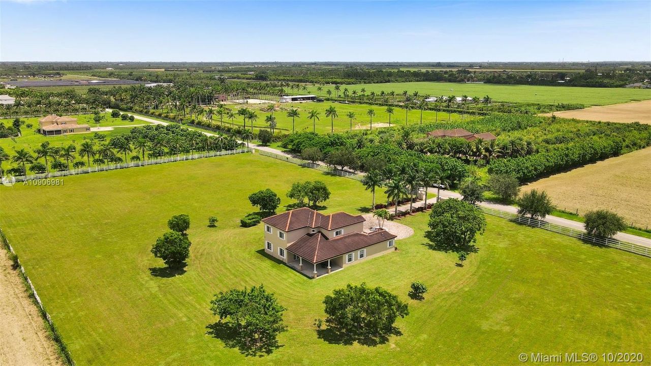 Vendido Recientemente: $805,000 (4 camas, 3 baños, 3040 Pies cuadrados)