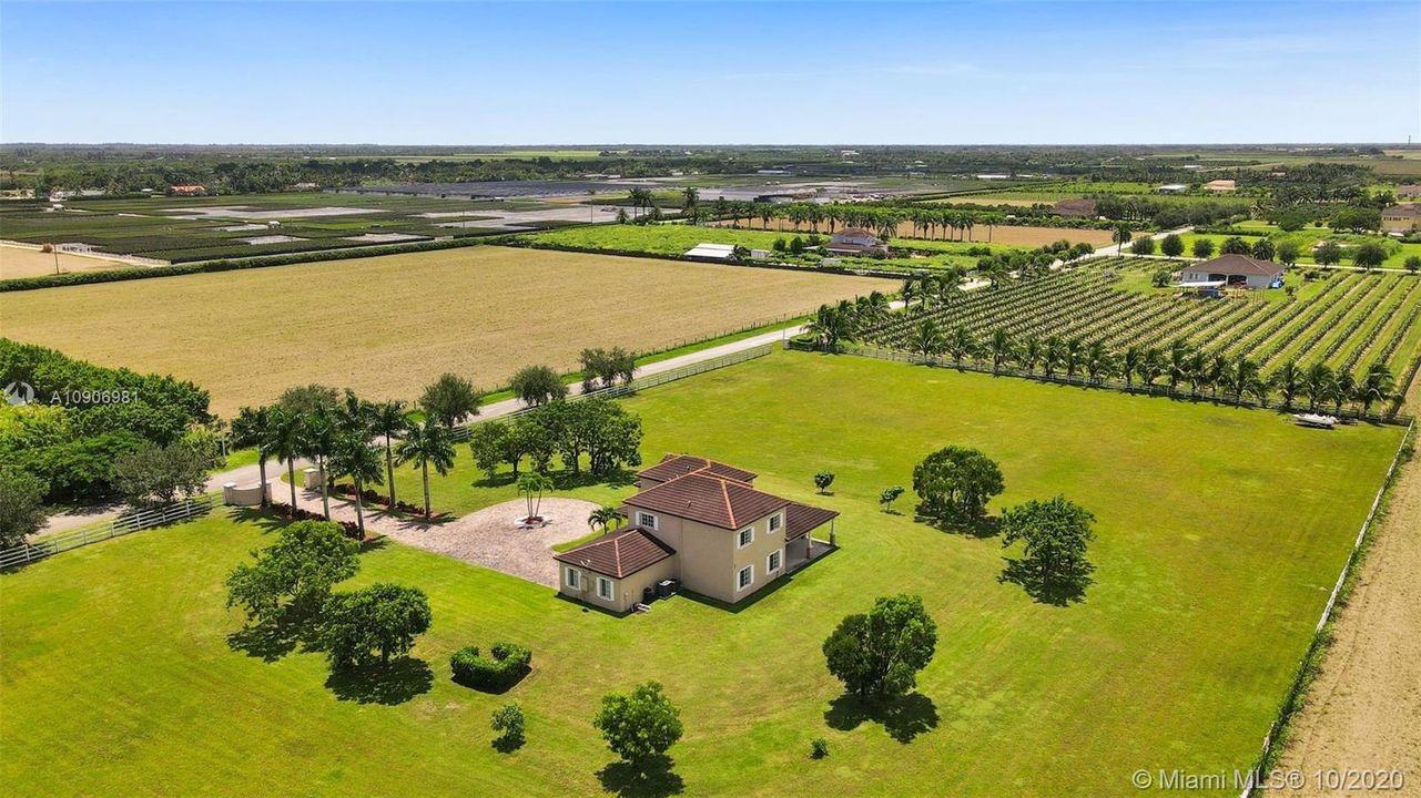 Vendido Recientemente: $805,000 (4 camas, 3 baños, 3040 Pies cuadrados)