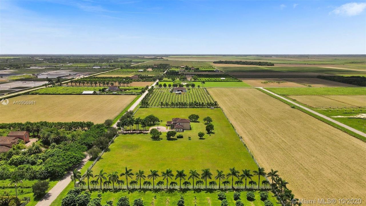 Vendido Recientemente: $805,000 (4 camas, 3 baños, 3040 Pies cuadrados)
