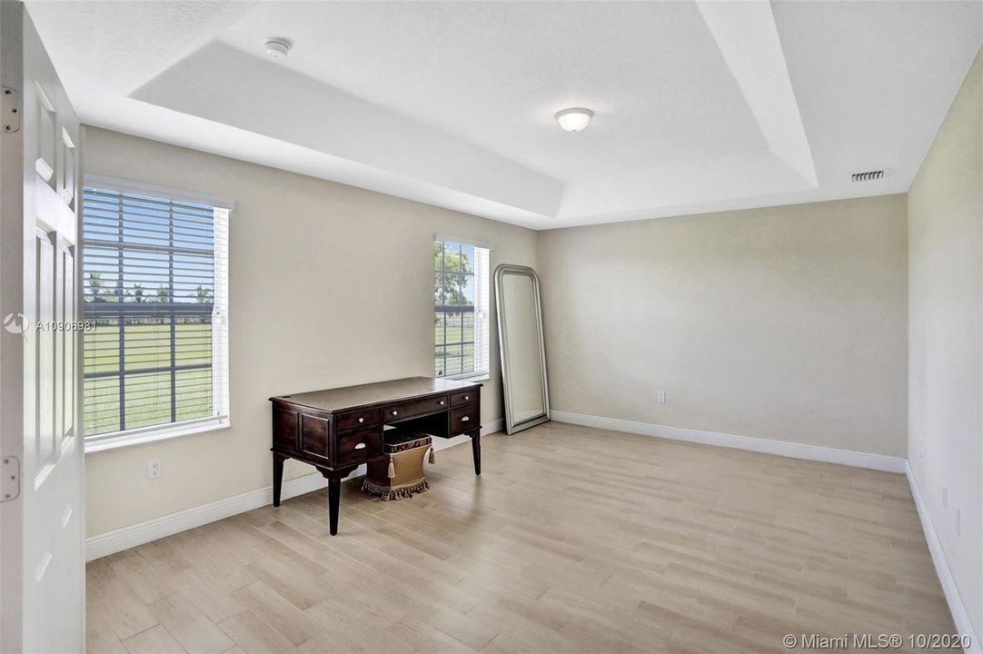 Vendido Recientemente: $805,000 (4 camas, 3 baños, 3040 Pies cuadrados)