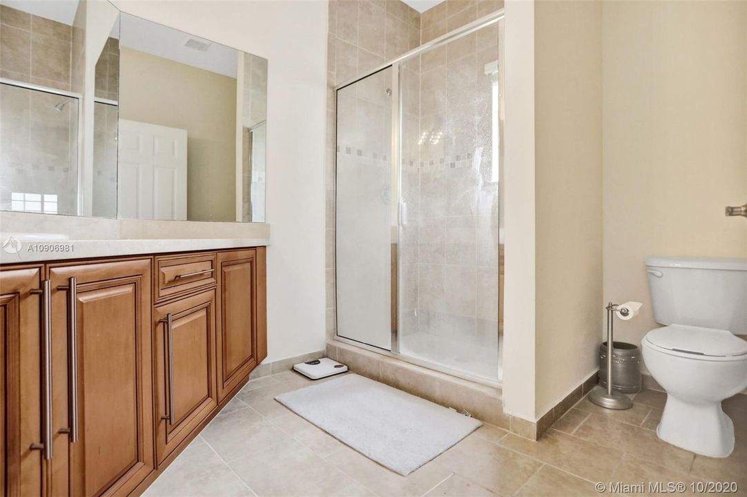 Vendido Recientemente: $805,000 (4 camas, 3 baños, 3040 Pies cuadrados)