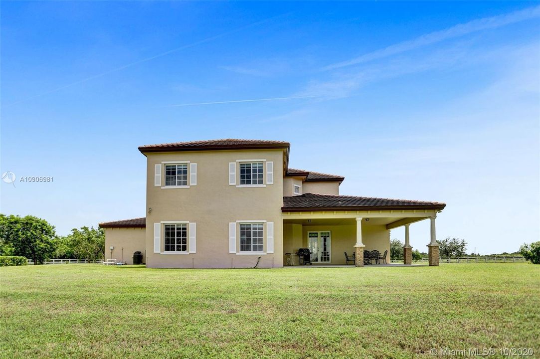 Vendido Recientemente: $805,000 (4 camas, 3 baños, 3040 Pies cuadrados)