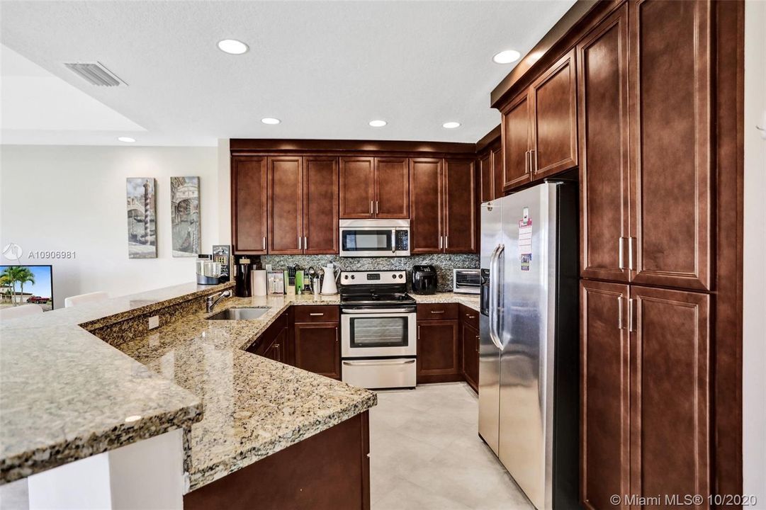 Vendido Recientemente: $805,000 (4 camas, 3 baños, 3040 Pies cuadrados)