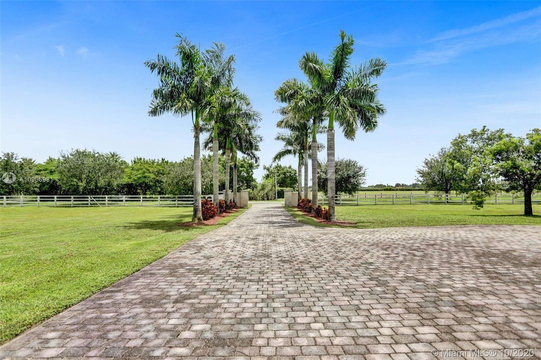 Vendido Recientemente: $805,000 (4 camas, 3 baños, 3040 Pies cuadrados)