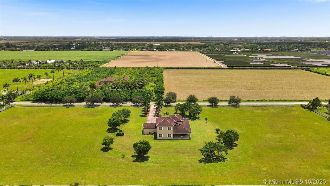 Vendido Recientemente: $805,000 (4 camas, 3 baños, 3040 Pies cuadrados)