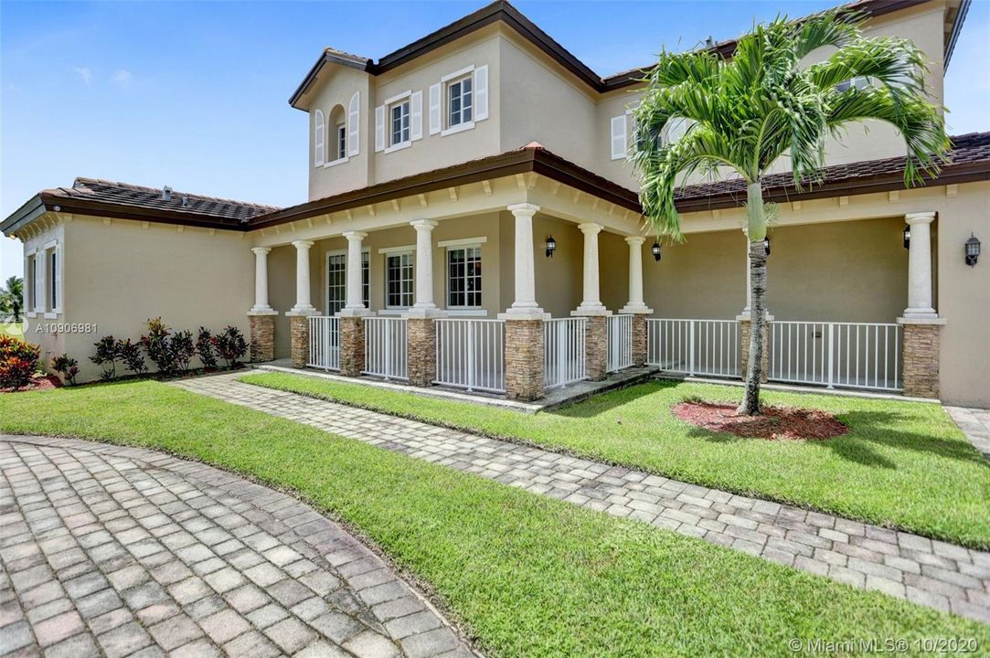 Vendido Recientemente: $805,000 (4 camas, 3 baños, 3040 Pies cuadrados)