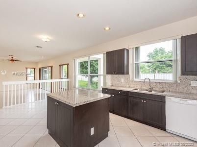 Недавно арендовано: $3,500 (6 спален, 4 ванн, 4137 Квадратных фут)