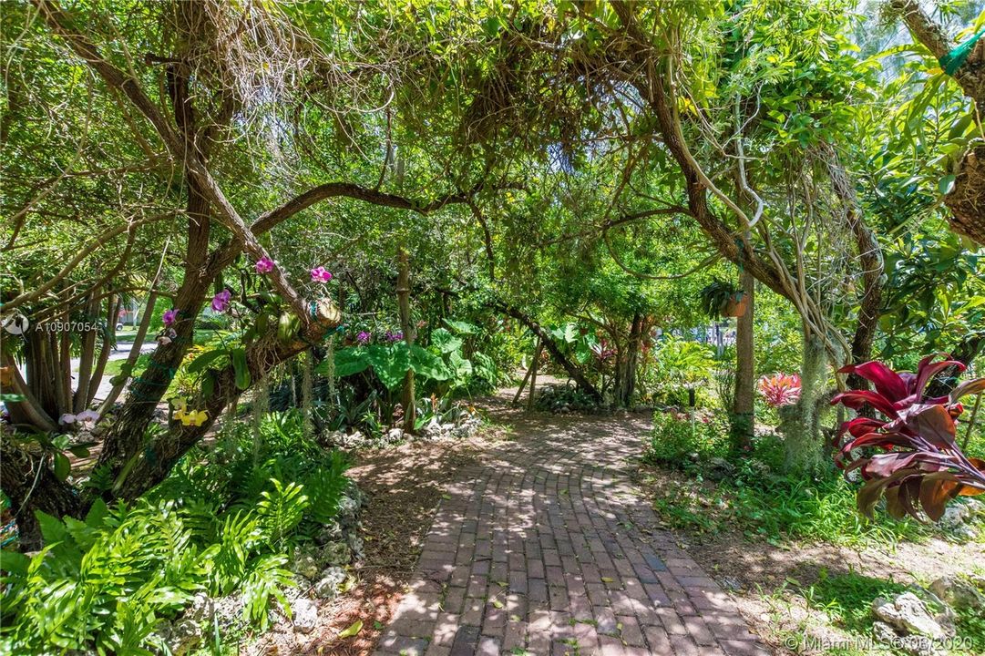 Recientemente alquilado: $1,550 (2 camas, 2 baños, 1207 Pies cuadrados)