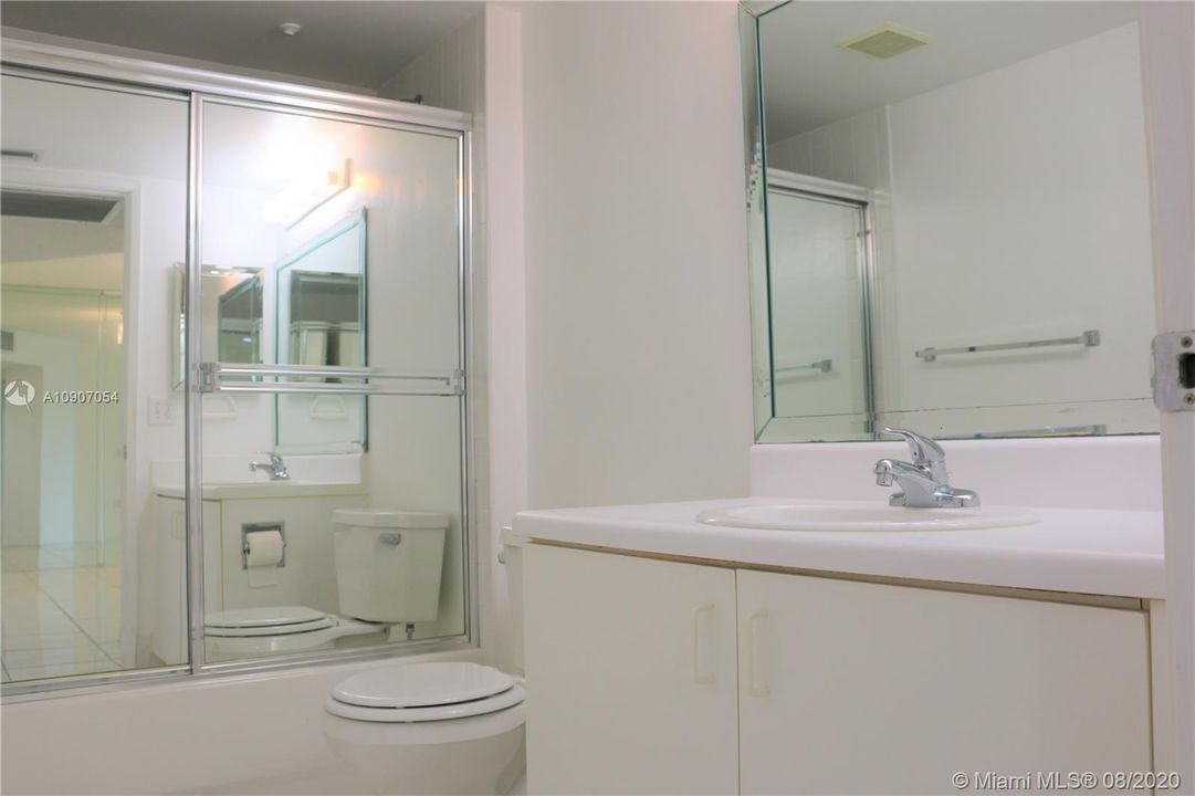 Recientemente alquilado: $1,550 (2 camas, 2 baños, 1207 Pies cuadrados)