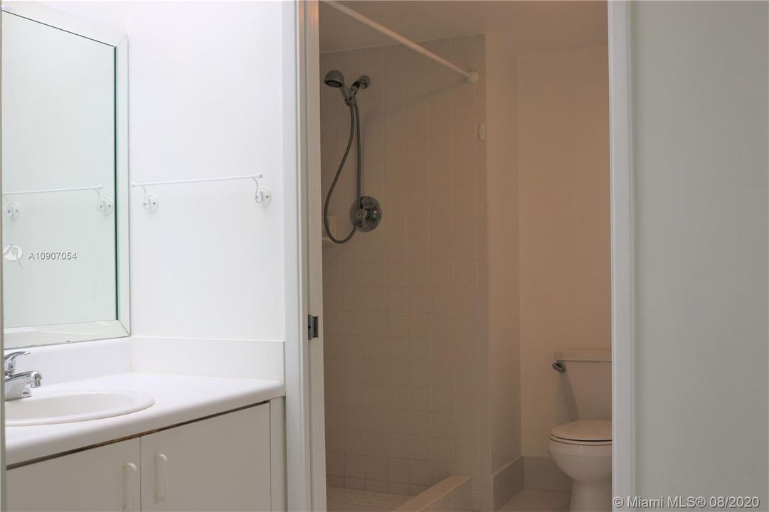 Recientemente alquilado: $1,550 (2 camas, 2 baños, 1207 Pies cuadrados)