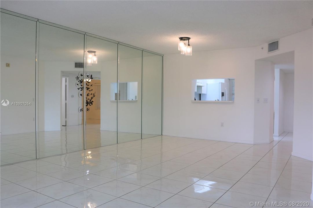 Recientemente alquilado: $1,550 (2 camas, 2 baños, 1207 Pies cuadrados)