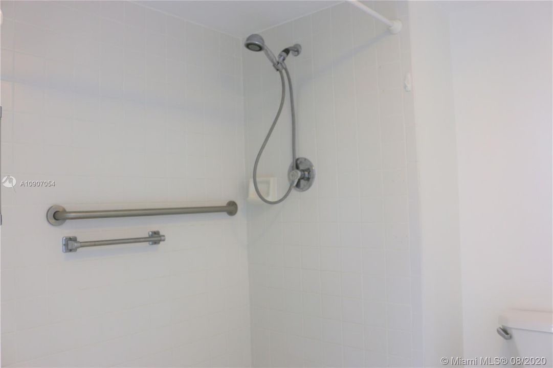 Recientemente alquilado: $1,550 (2 camas, 2 baños, 1207 Pies cuadrados)