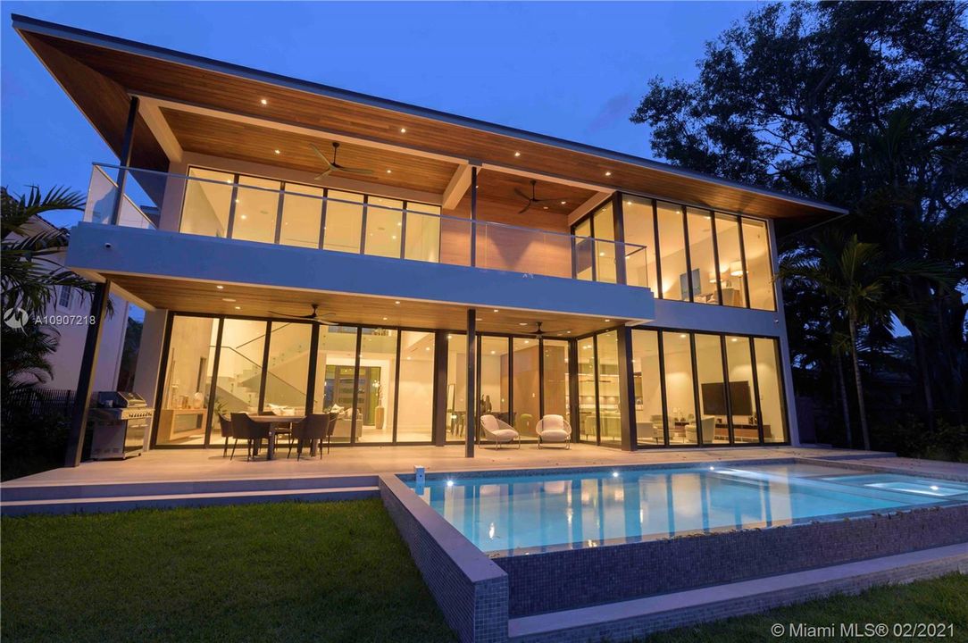 Recientemente alquilado: $25,000 (6 camas, 6 baños, 4711 Pies cuadrados)