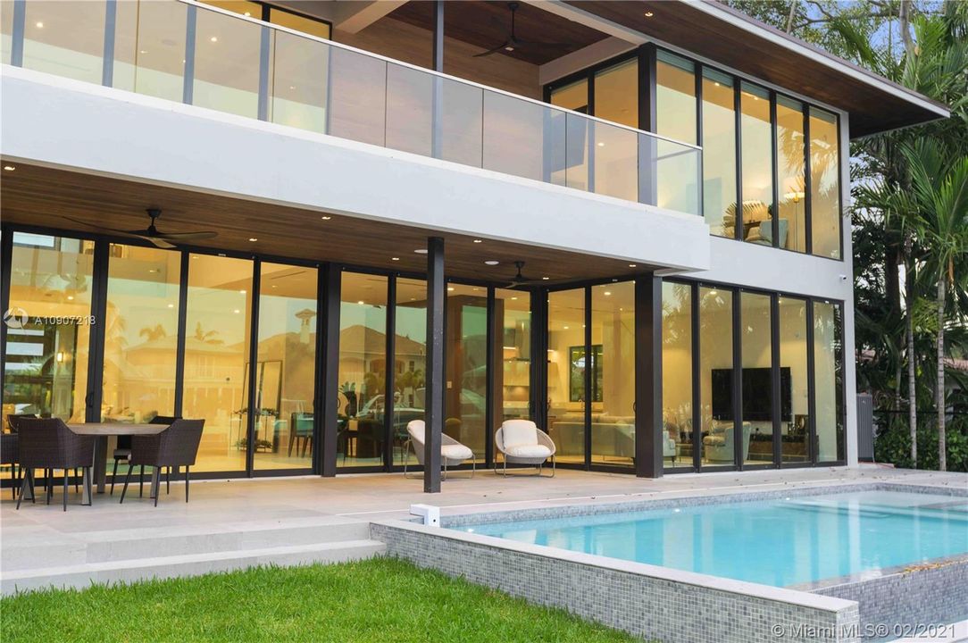 Recientemente alquilado: $25,000 (6 camas, 6 baños, 4711 Pies cuadrados)