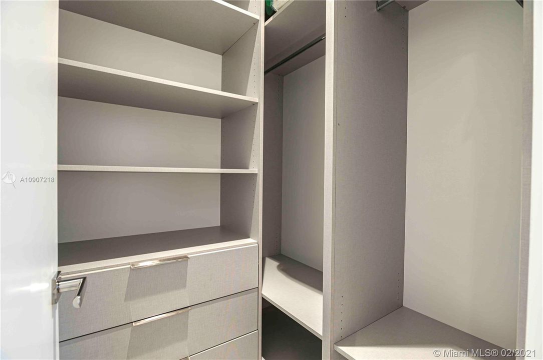 Recientemente alquilado: $25,000 (6 camas, 6 baños, 4711 Pies cuadrados)